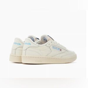 New💥 Reebok Women's Club C 85
Vintage. Leather. White.